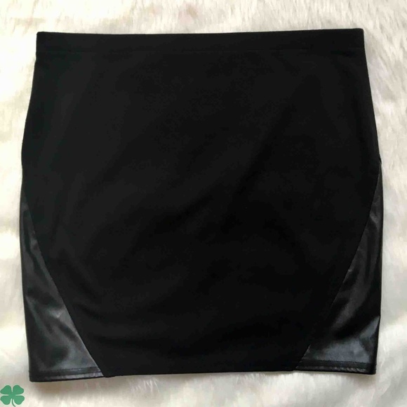 Victoria's Secret black Mini Skirt Size Medium - Picture 2 of 8